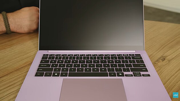 Notebook Intel p�ipraven� v r�mci projektu Firefly.