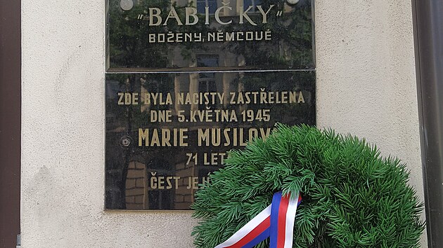 Pam�tn� desky na dom� �p. 516 v Je�n� ulici (�erven 2026)