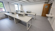 Dopravn�­ fakulta v Pardubic�­ch má opravenou budovu s fasádou z vlnit�©ho plechu