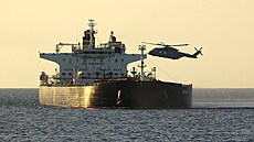 Britské komando obsadilo v kanálu La Manche tanker ruské stínové flotily. (14....