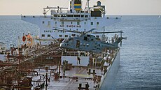 Britské komando obsadilo v kanálu La Manche tanker ruské stínové flotily. (14....