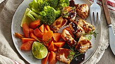 Vo�avý teriyaki losos s brokolicí a mrkví