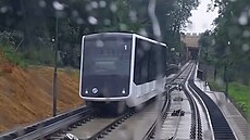 Nové vozy pet�ínské lanovky mají za sebou úsp�né zábrzdné zkou�ky v de�ti a po...