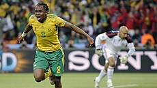 Siphiwe Tshabalala slaví gól na MS 2010.