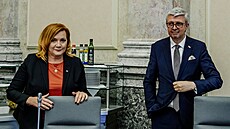 Ministryn� financí Alena Schillerová a ministr pr�myslu Karel Havlí�ek na...