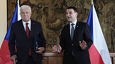 Ministr zahrani�í Petr Macinka (Motoristé) uvítal Václava Klause u p�íle�itosti...