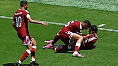 Katar�tí fotbalisté slaví srovnání se �výcarskem.
