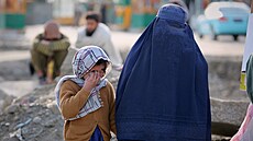 Dívka a �ena v afghánském Kábulu (17. b�ezna 2026)