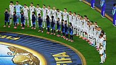 �e�tí fotbalisté na roz�í�eném nástupu p�ed utkáním s Ji�ní Koreou.