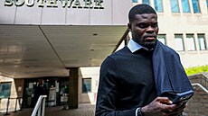 Ghanský fotbalista Thomas Partey odchází od soudu ve Velké Británii, kde �elí...