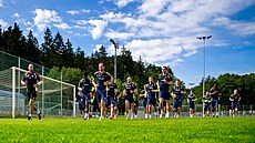 Zlín�tí fotbalisté za�ali letní p�ípravu se dv�ma posilami. Klub zárove� zkou�í...
