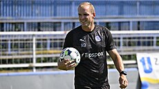 Vlastimil Daní�ek se po skon�ení aktivní kariéry posunul do role asistenta...