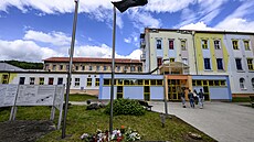 Litvínovská st�ední �kola Schola Humanitas vyv�sila �ernou vlajku a vzniklo...
