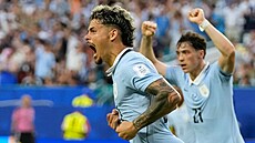 Maxi Araujo z Uruguaye oslavuje vyrovnávací gól proti Saudské Arábii.