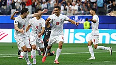 Hrá�i Íránu se radují z gólu proti Novému Zélandu.