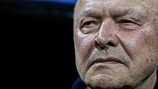 Zamy�lený �eský trenér Miroslav Koubek.