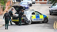 Policisté na severu Belfastu ohledávají místo trestného �inu. (9. �ervna 2026)