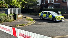Policisté na severu Belfastu ohledávají místo trestného �inu. (9. �ervna 2026)