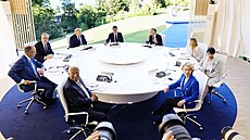 Ve francouzském Évian-les-Bains za�al t�ídenní summit skupiny velkých sv�tových...