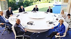 Ve francouzském Évian-les-Bains za�al t�ídenní summit skupiny velkých sv�tových...