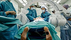 Práv� sakrální neuromodulace se nej�ast�ji vyu�ívá u �en st�edního a vy��ího...