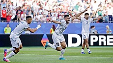 Irácký fotbalista Ajmán Husajn slaví gól na MS ve fotbale.