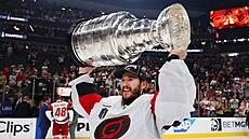 Brandon Bussi vychytal v záv�ru finálové série Carolin� st�íbrný Stanley Cup.