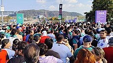 Ob�í fronta na stadion. Za pár hodin hraje Ji�ní Korea s �eskem.