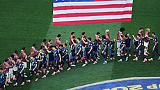 Zahajovací ceremoniál v Los Angeles p�ed zápasem domácích USA s Paraguayí. (13....