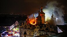 Hasi�i zasahují u po�áru chrámu Zesnutí p�esvaté Bohorodice v Kyjevskope�erské...