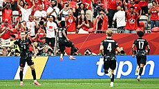 Kanad�tí fotbalisté slaví gól v utkání mistrovství sv�ta proti Kataru.