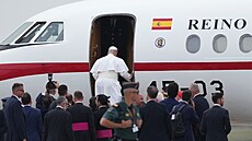Pape� Lev XIV. a n�kolik dal�ích osob nakonec odlet�li speciálem typu Falcon...