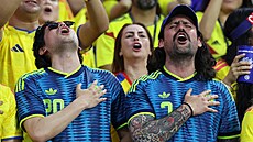 Kolumbij�tí fanou�ci p�jí hymnu, se� jim síly sta�í.