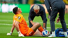 Uzbecký branká� Utkir Jusupov si hned v úvodu utkání s Kolumbii vy�ádal...