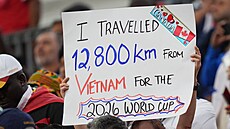 CESTOVALA JSEM 12 800 KM. A� z Vietnamu dorazila na utkání Ghany s Panamou v...