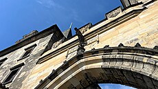 Chrli�e m�ly za úkol odhán�t zlé síly, mají i praktickou funkci jako okapy.