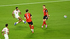 Jordánský úto�ník Alí Alwán vyrovnává skóre utkání s Rakouskem.