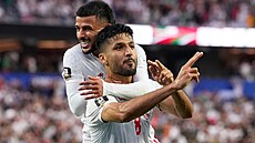 Íránský fotbalista Mohammad Mohebí se raduje z gólu v utkání proti Novému...