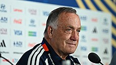 Dick Advocaat na tiskové konferenci p�ed vstupem Curacaa do mistrovství sv�ta.