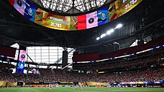 Ob�í kruhová obrazovka na stadionu v Atlant�, kde �e�i odehrají druhý zápas...