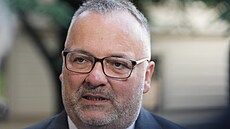 Ministr dopravy Ivan Bednárik na setkání Bezpe�nostní rady státu. (17. �ervna...