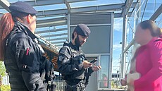 Chlapci se vezli na sp�áhle nedávno, hazardér na snímku riskoval p�ed dv�ma lety