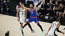Jalen Brunson zakon�uje v pátém finále NBA.