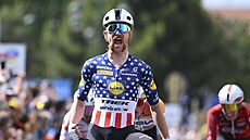 Quinn Simmons vít�zí ve �tvrté etap� závodu Tour Auvergne-Rhone-Alpes.