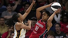 Cassandre Prosperová v dresu Washington Mystics.