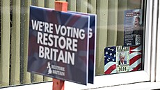 Cedule politické strany Restore Britain (Obnovme Británii) v britském...