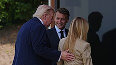Italská premiérka Georgia Meloniová, francouzský prezident Emmanuel Macron a...
