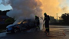 Hasi�i likvidovali po�ár osobního vozu v Horních Bludovicích na Karvinsku. (12....
