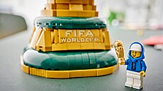 Oficiální trofej Mistrovství sv�ta ve fotbale za 4 399 K�. | Zdroj: lego.com