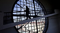Hodiny na kostele Nejsv�t�j�ího Srdce Pán� mají v pr�m�ru 7,5 metru.